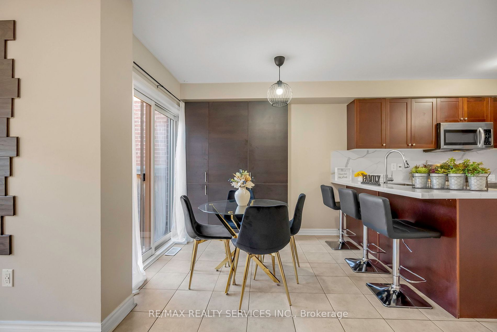 123 Swindale Dr