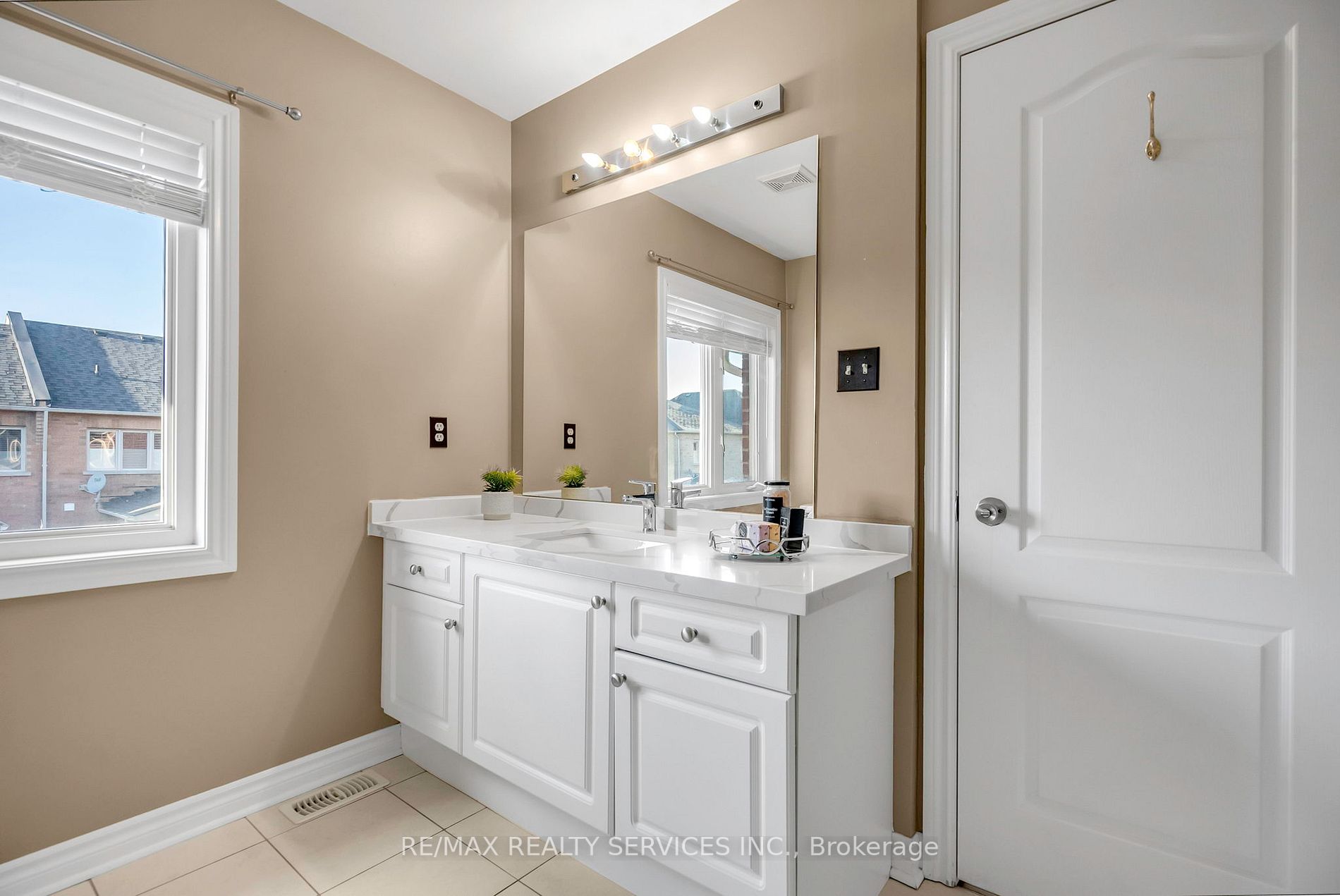 123 Swindale Dr