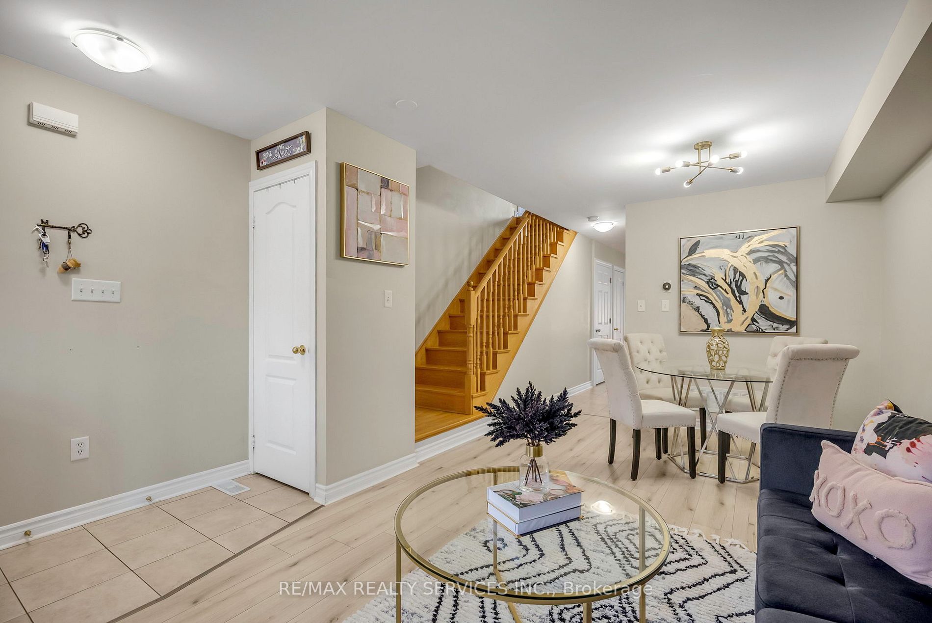 123 Swindale Dr