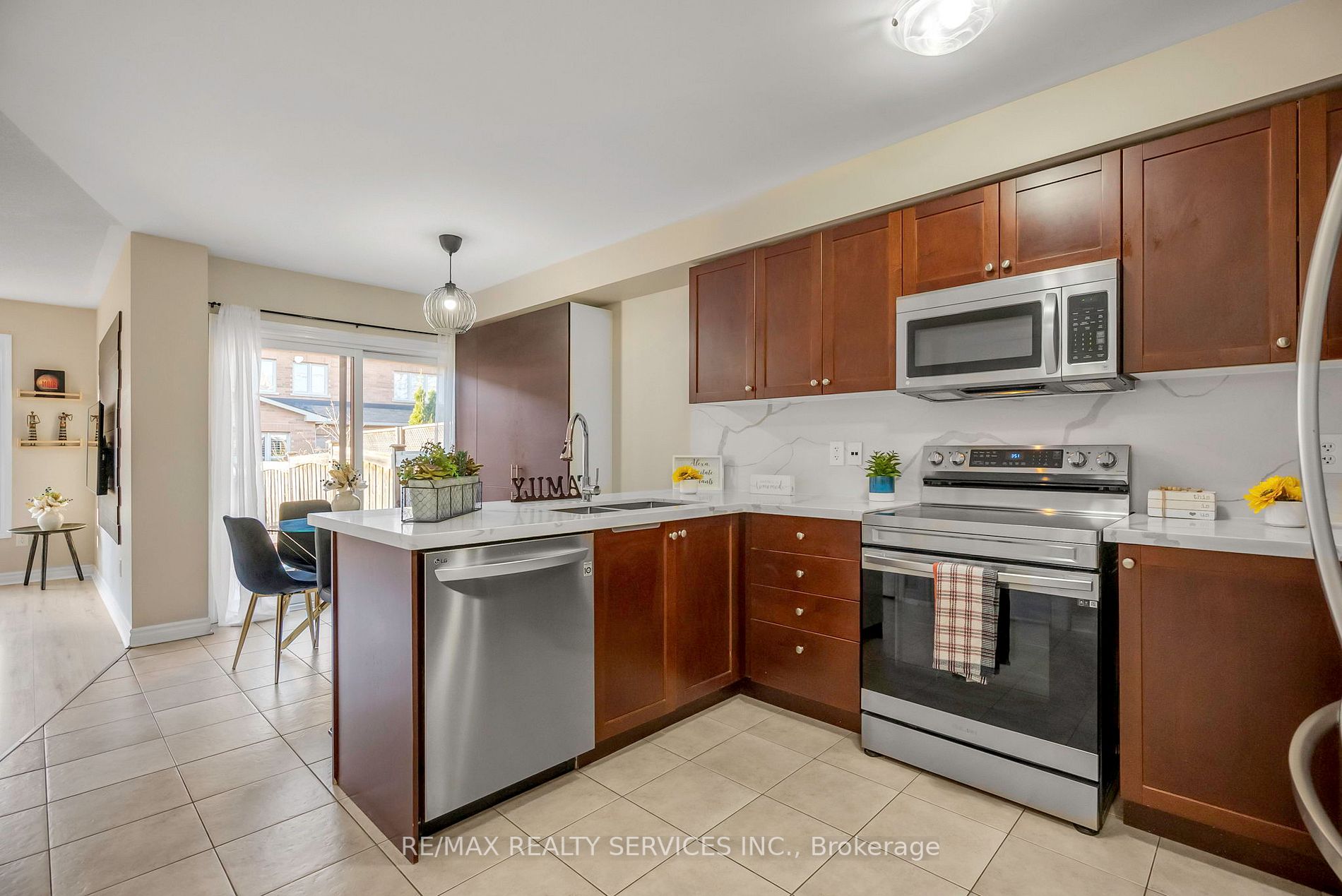 123 Swindale Dr