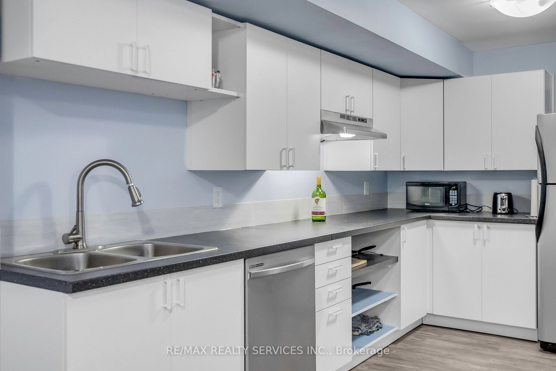 123 Swindale Dr