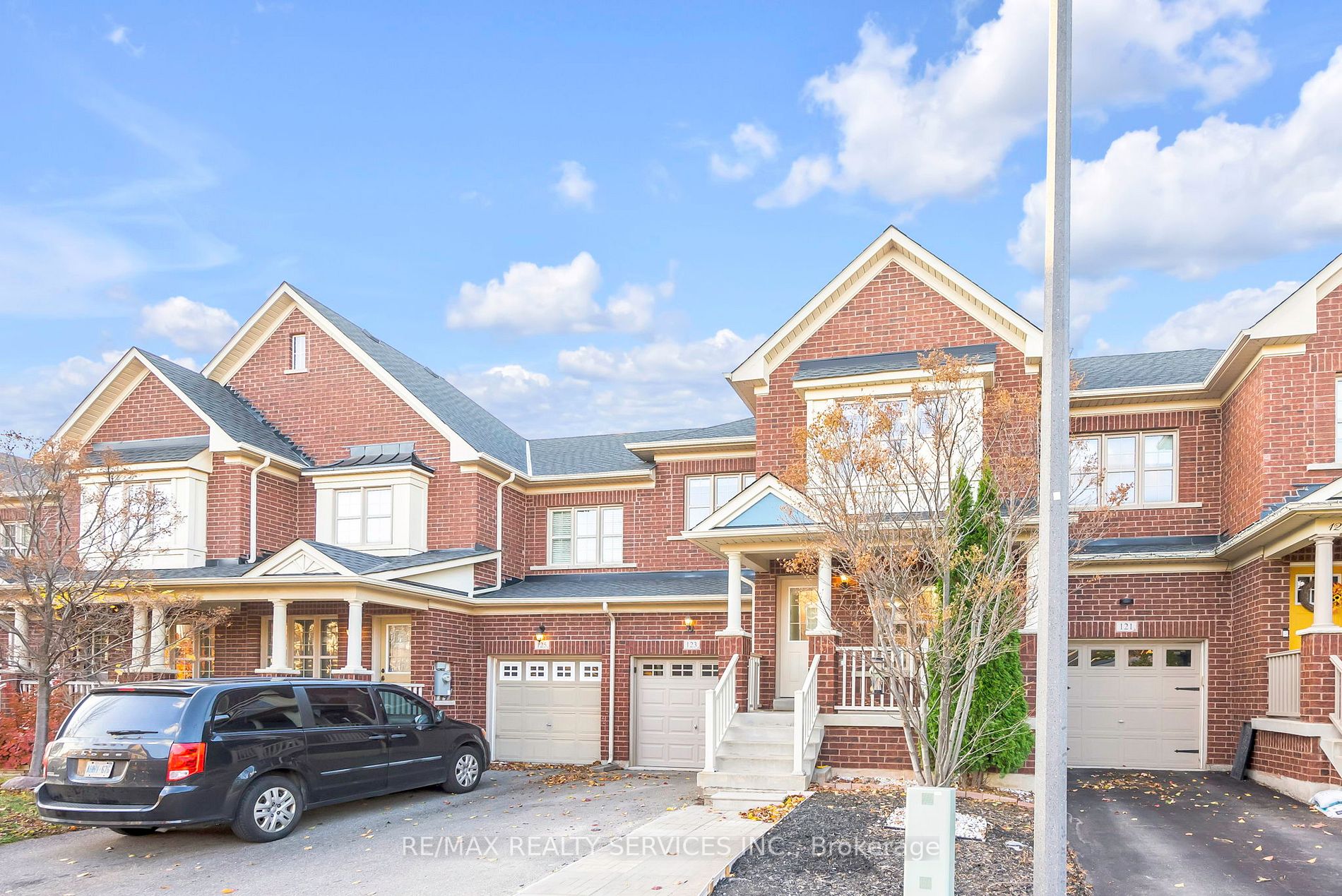 123 Swindale Dr