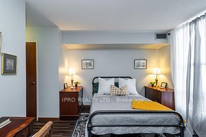 17 Knightsbridge Rd, #1910