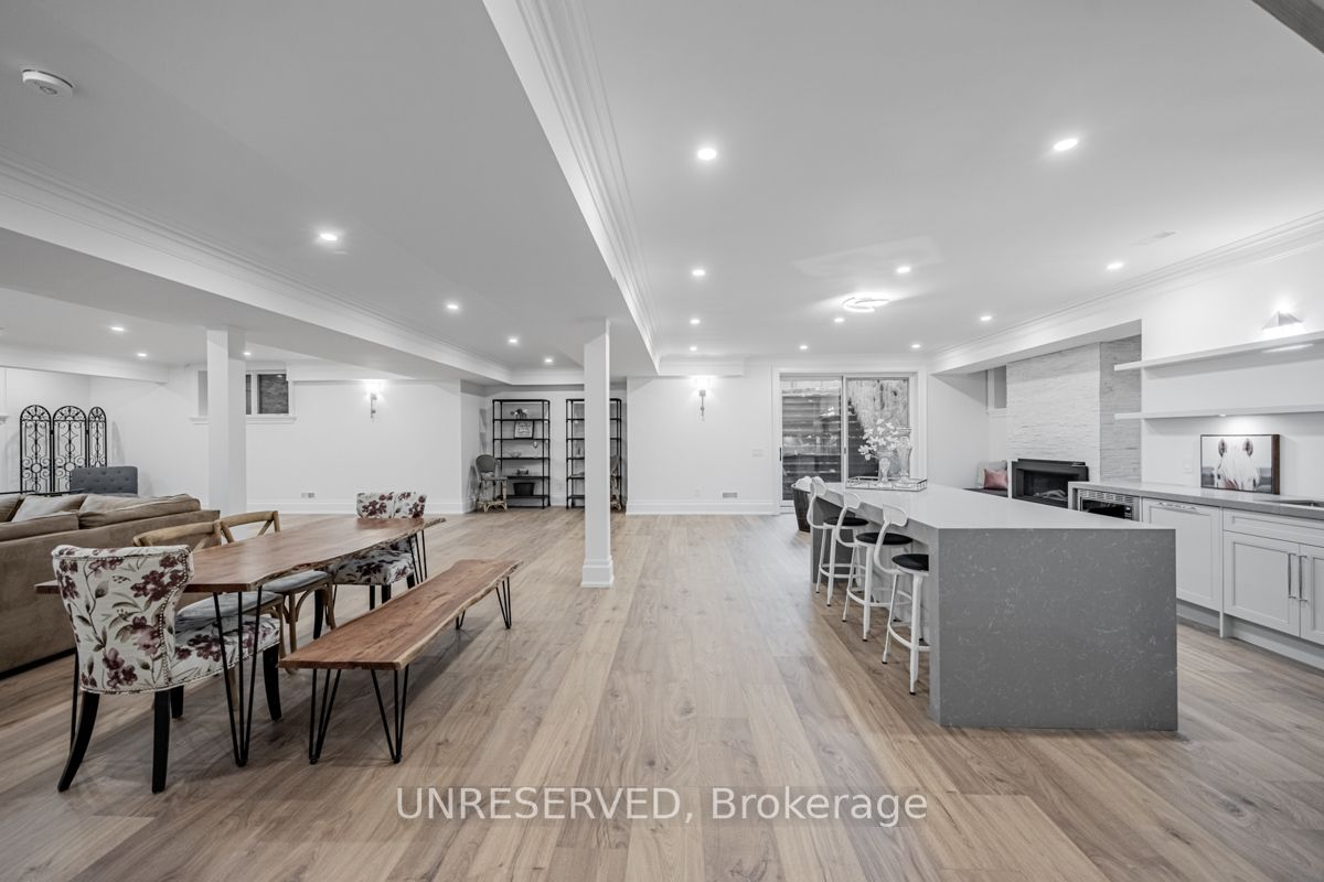 1257 Lakeshore Road W