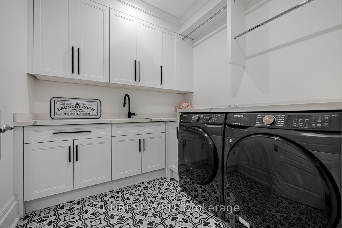 1257 Lakeshore Road W