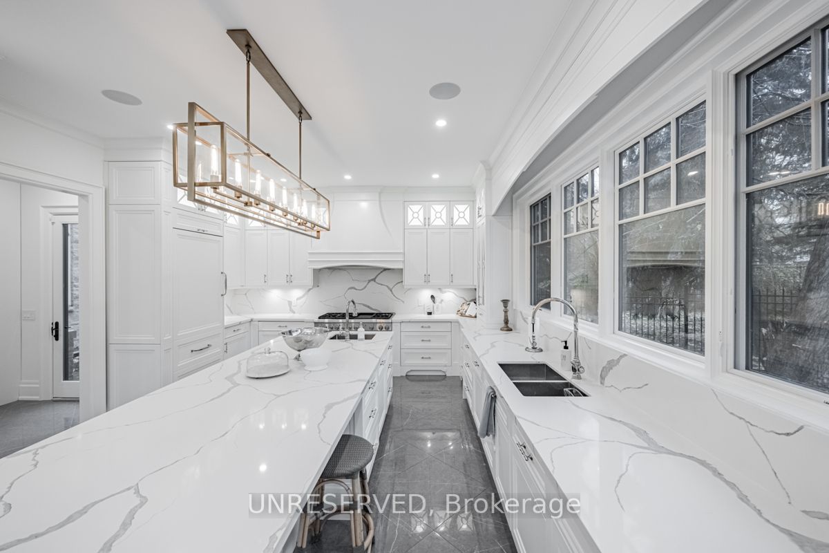1257 Lakeshore Road W