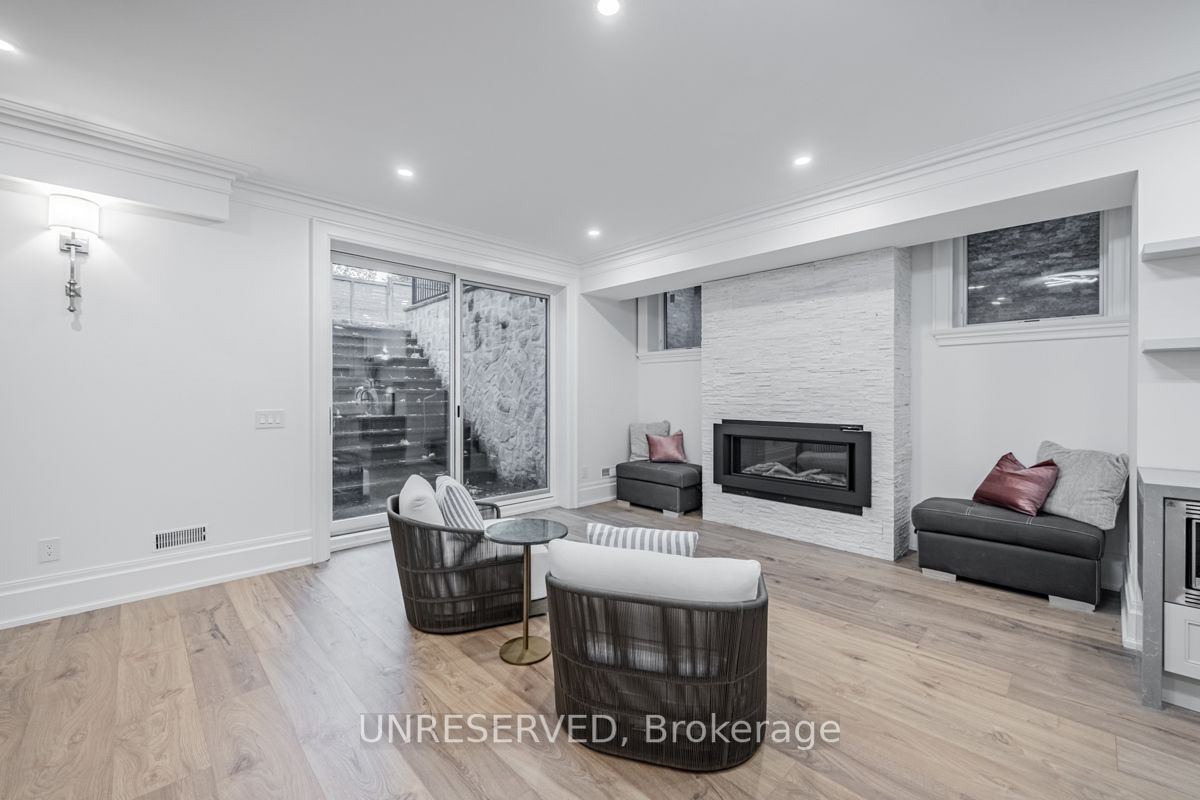 1257 Lakeshore Road W