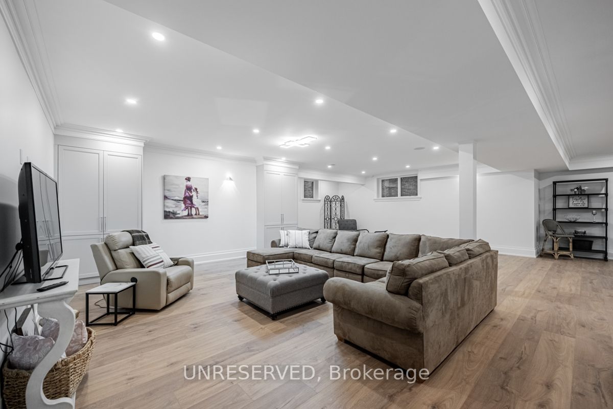 1257 Lakeshore Road W
