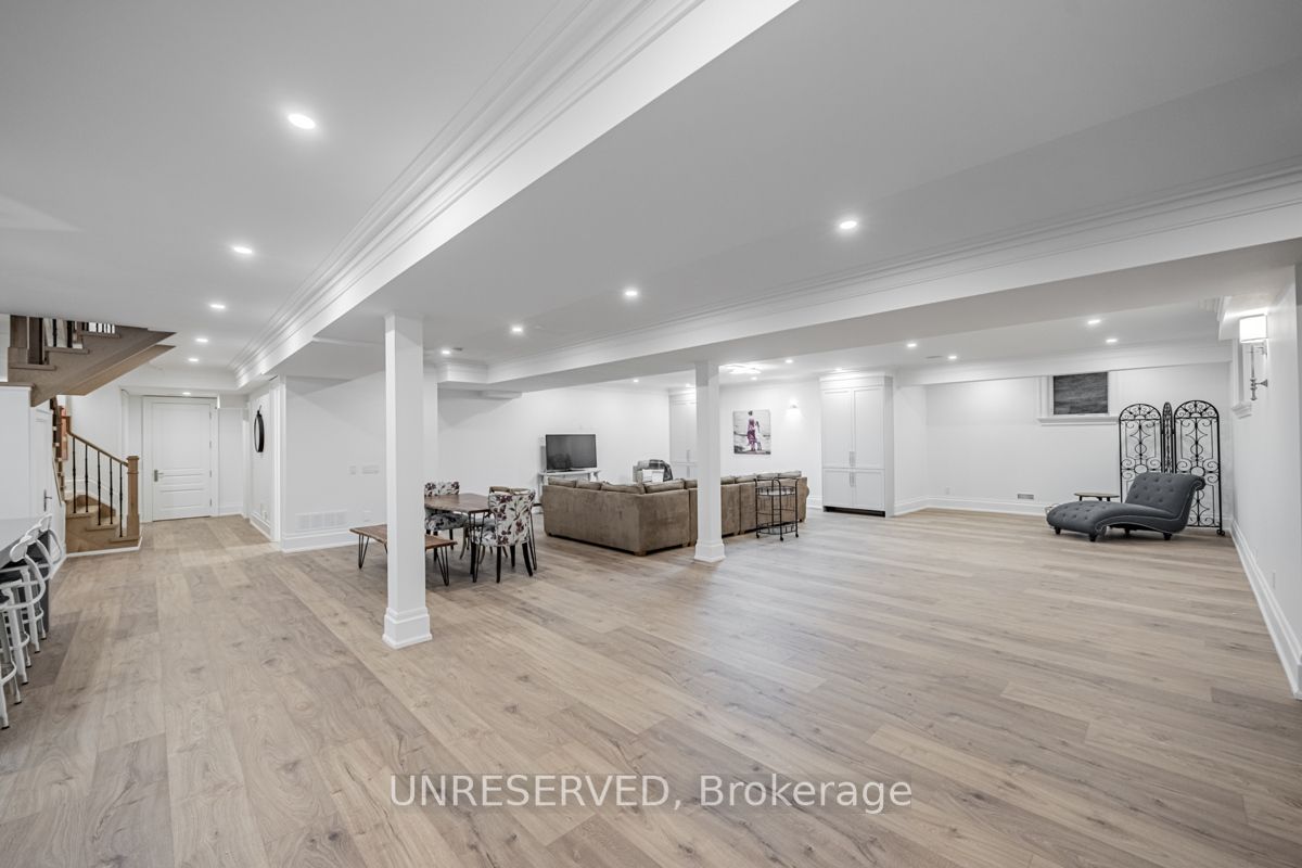1257 Lakeshore Road W