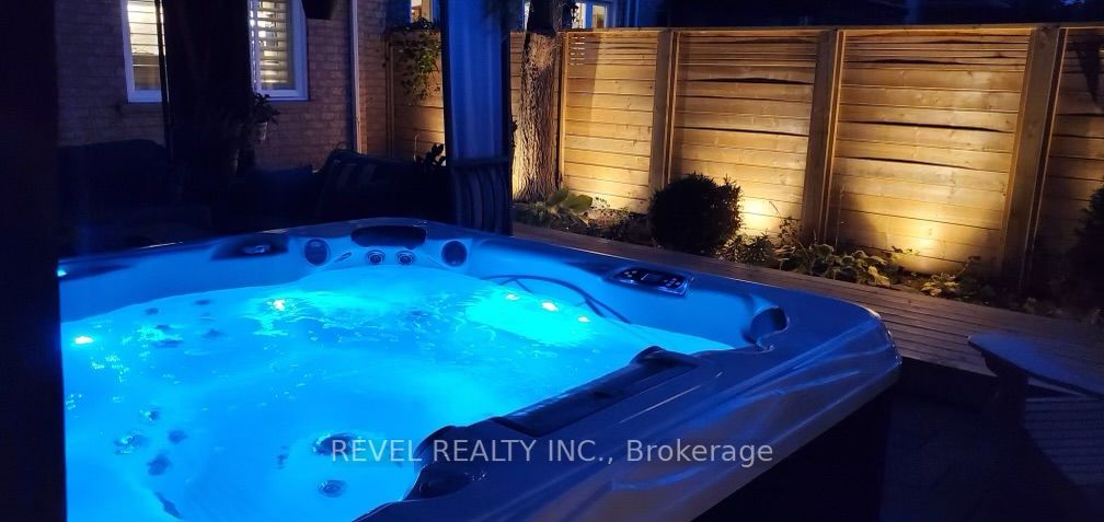 175 Roxton Rd