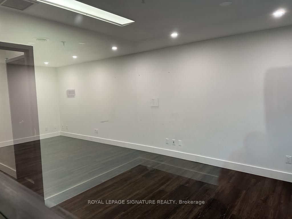 348 Bronte St S, #18