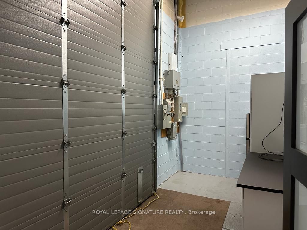 348 Bronte St S, #18