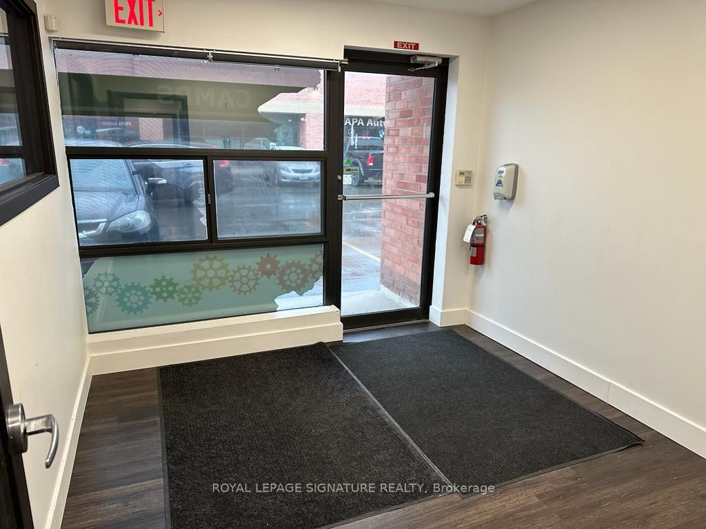 348 Bronte St S, #18
