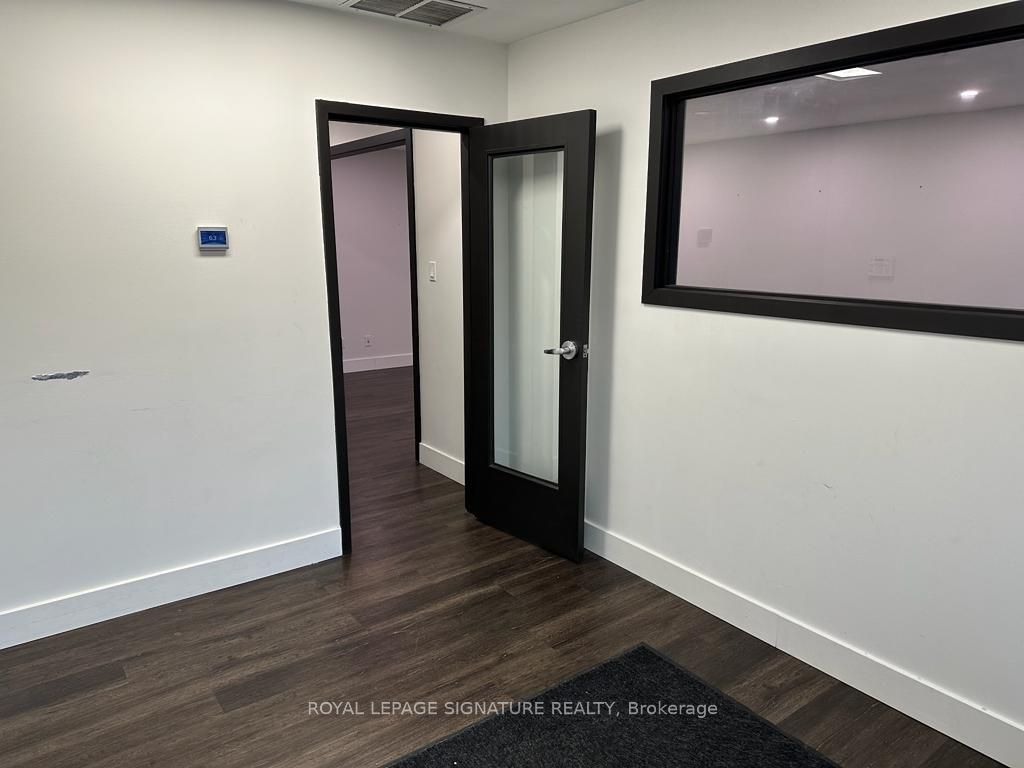 348 Bronte St S, #18