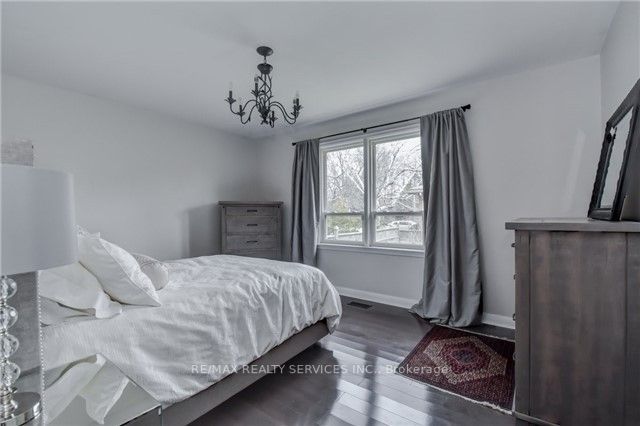 1259 Twin Oaks Dell Dr
