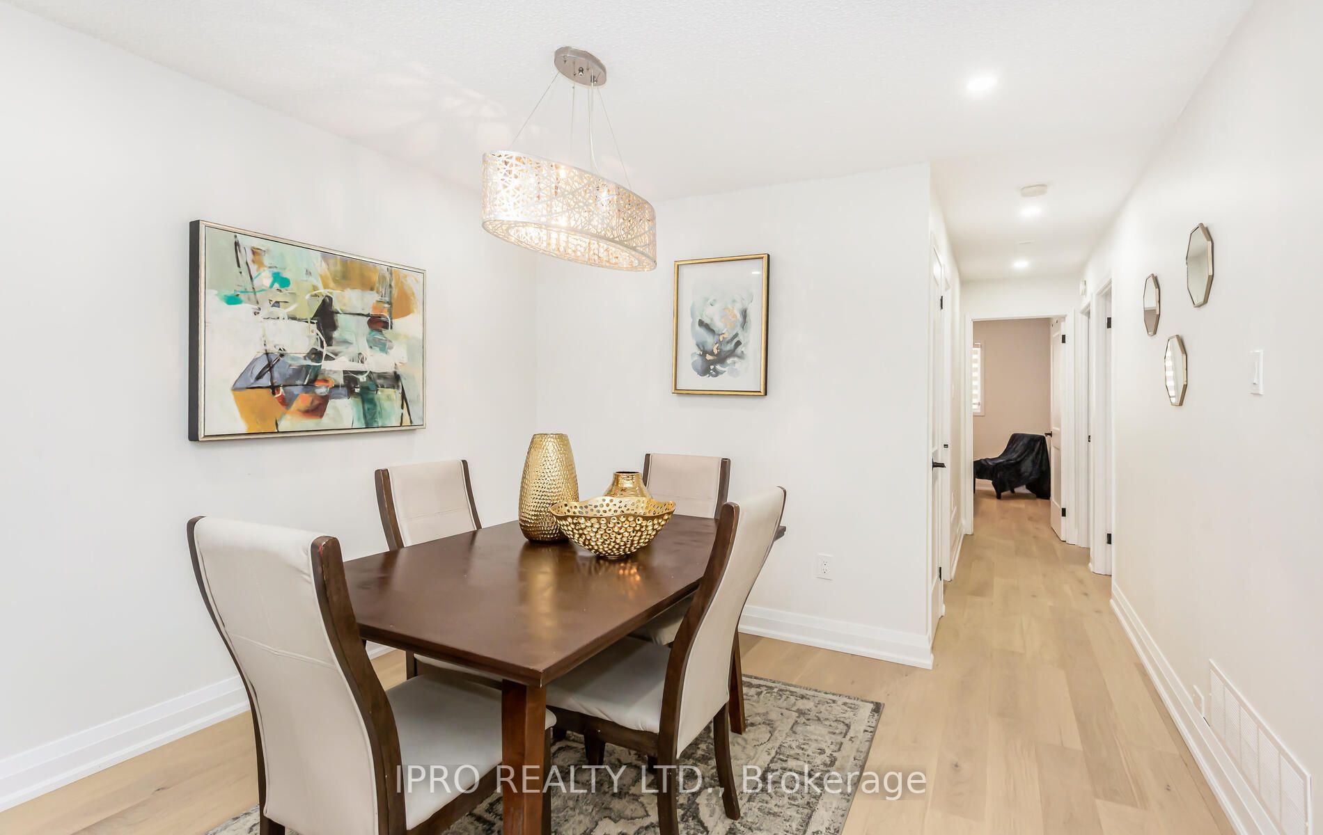 6069 Starfield Cres