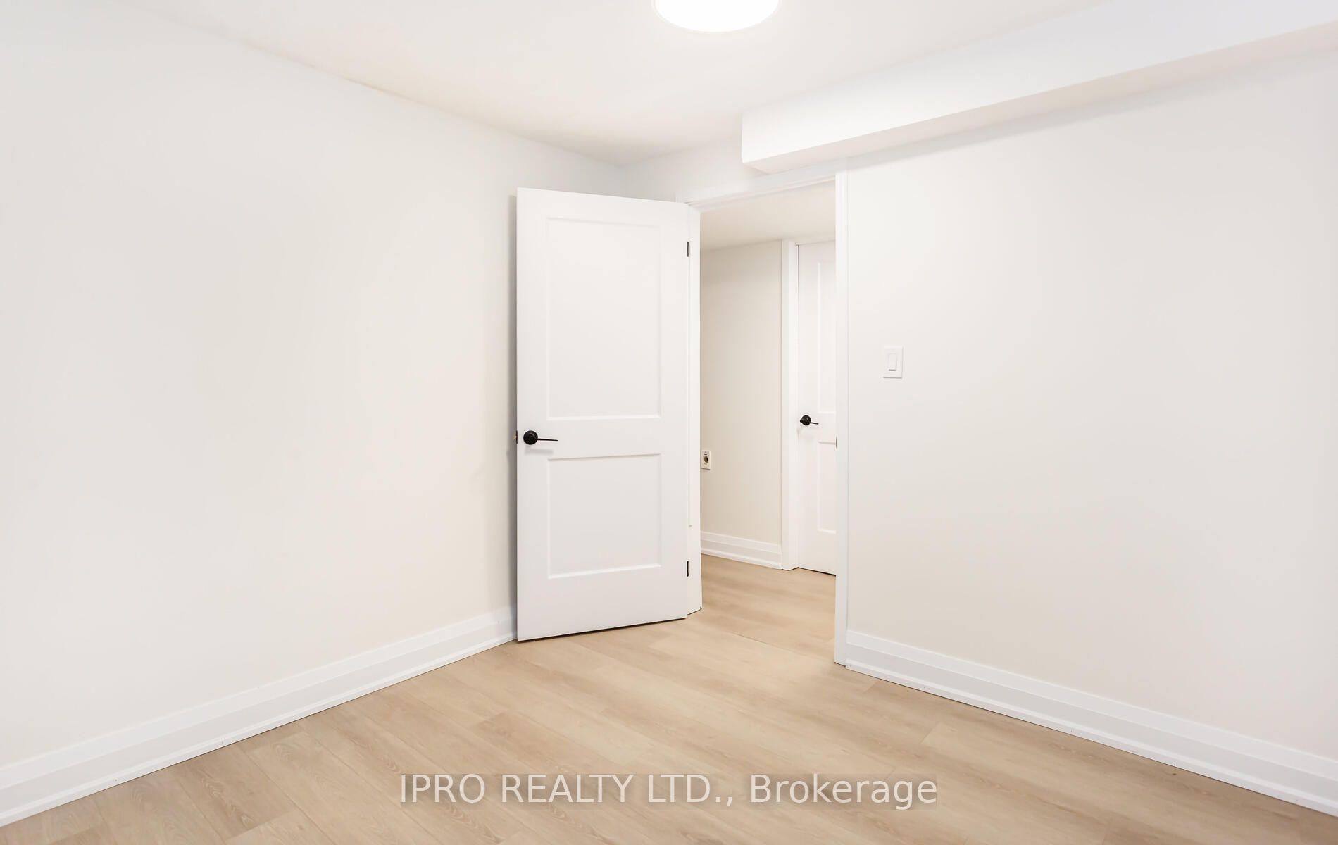 6069 Starfield Cres