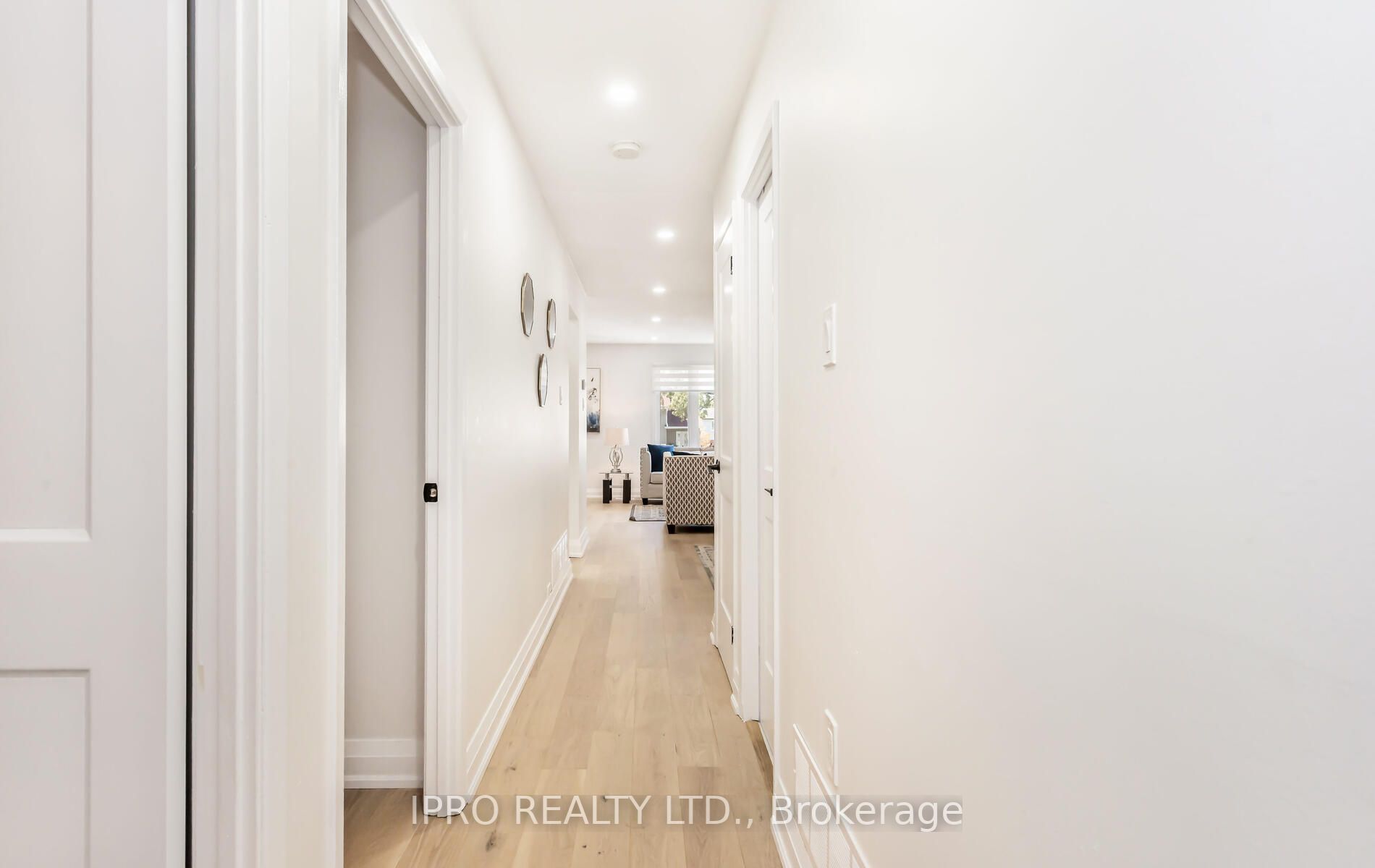 6069 Starfield Cres