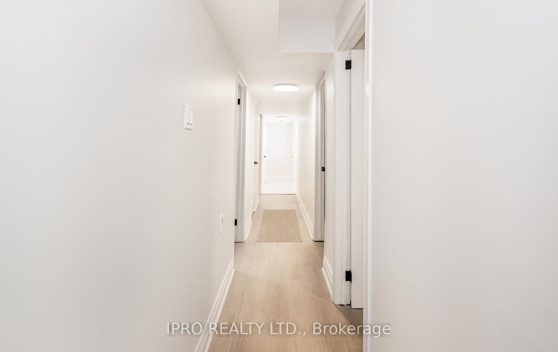 6069 Starfield Cres