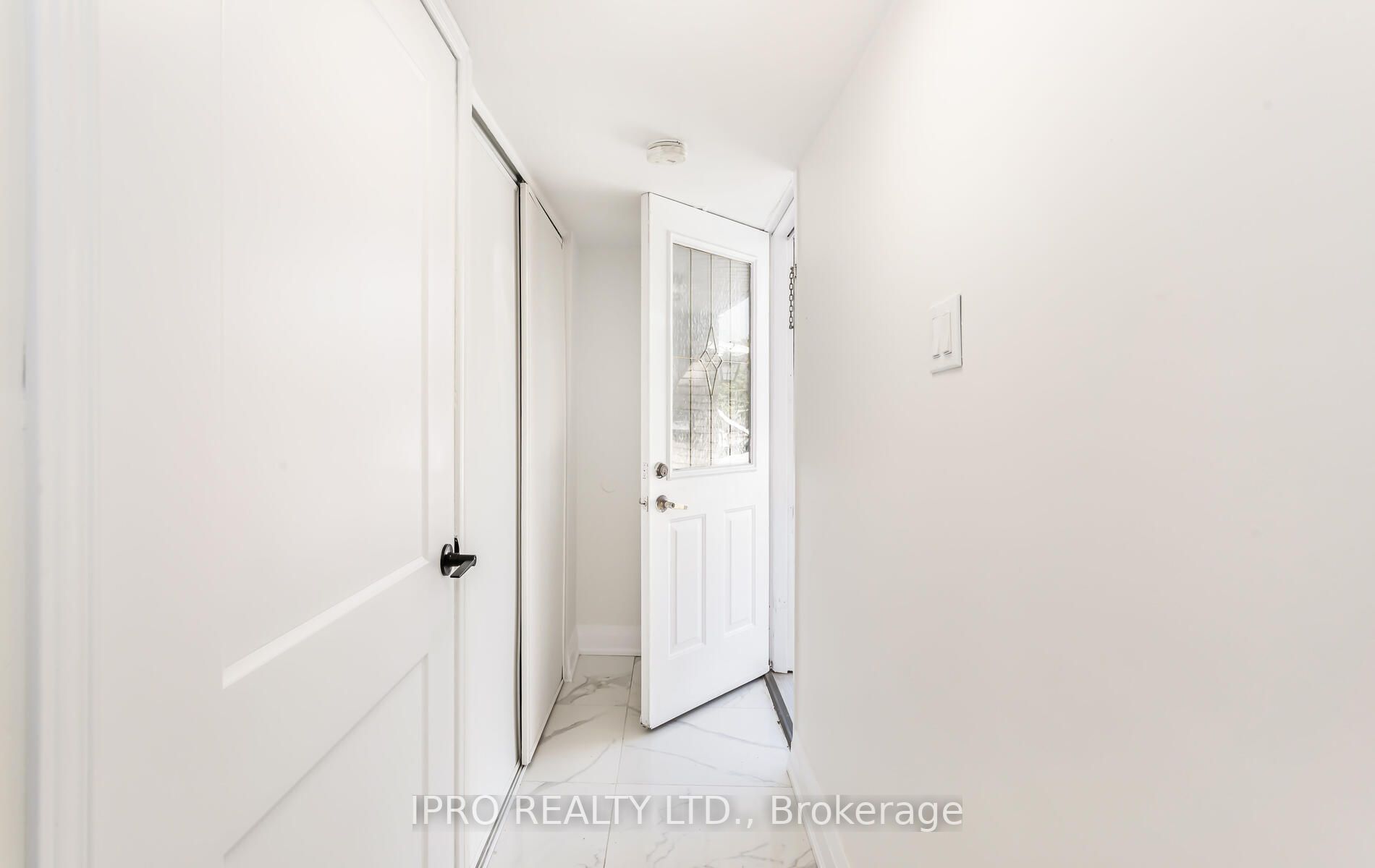 6069 Starfield Cres
