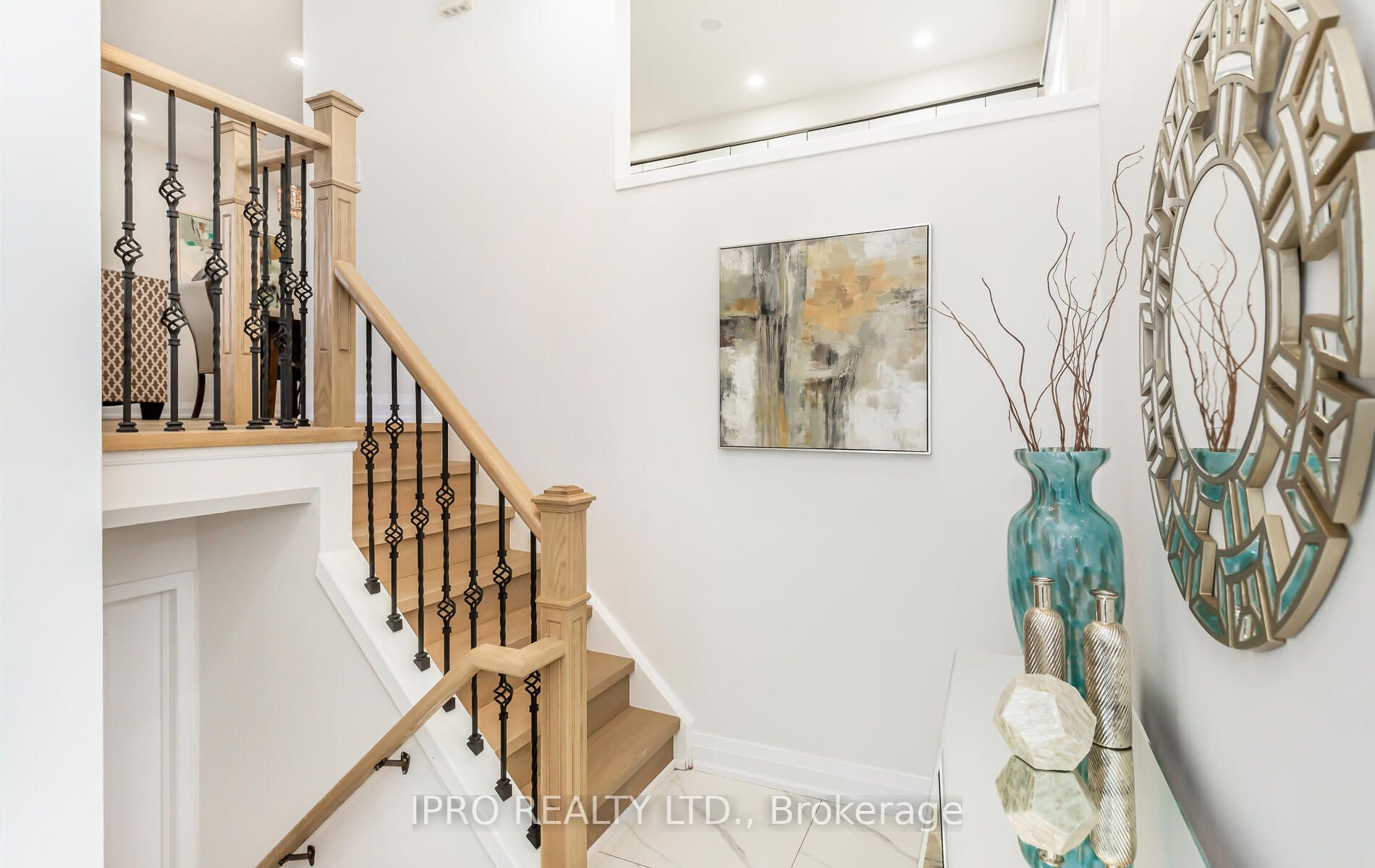 6069 Starfield Cres