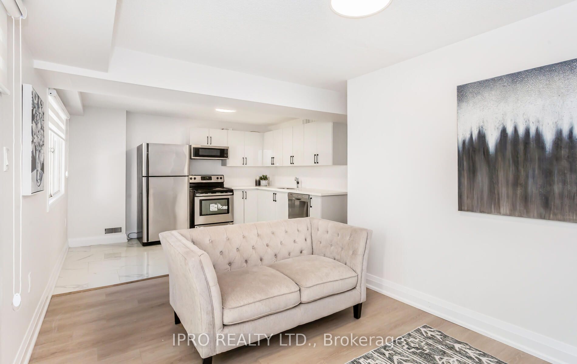 6069 Starfield Cres