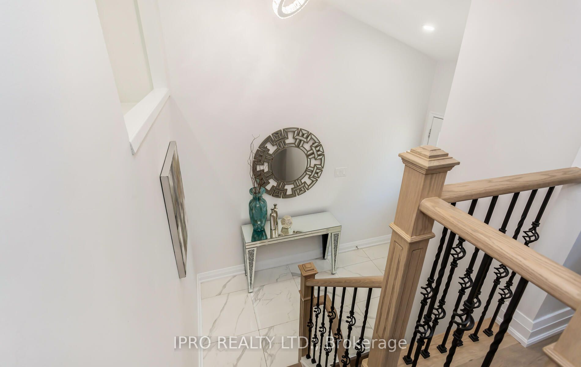 6069 Starfield Cres