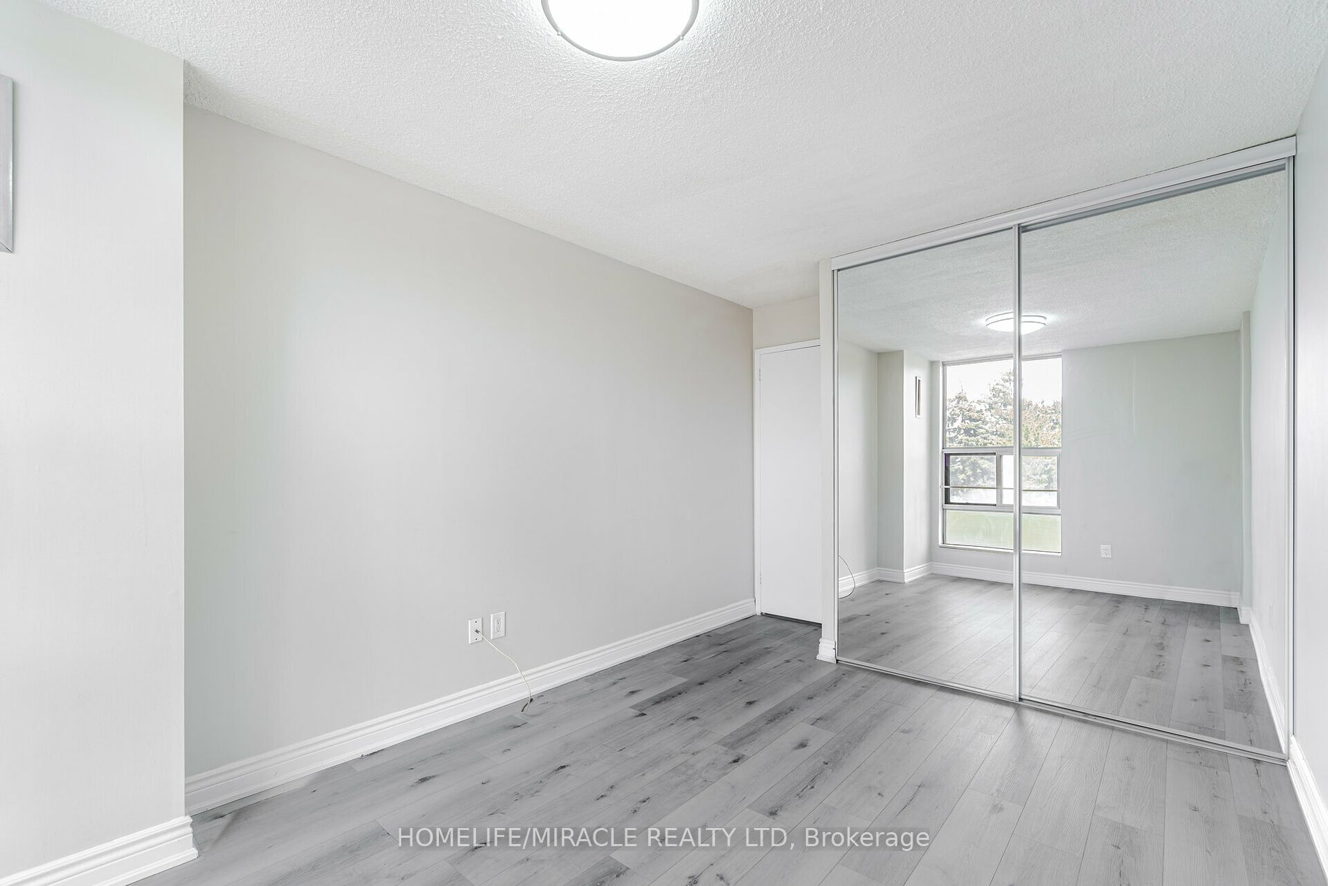 25 Kensington Rd, #410