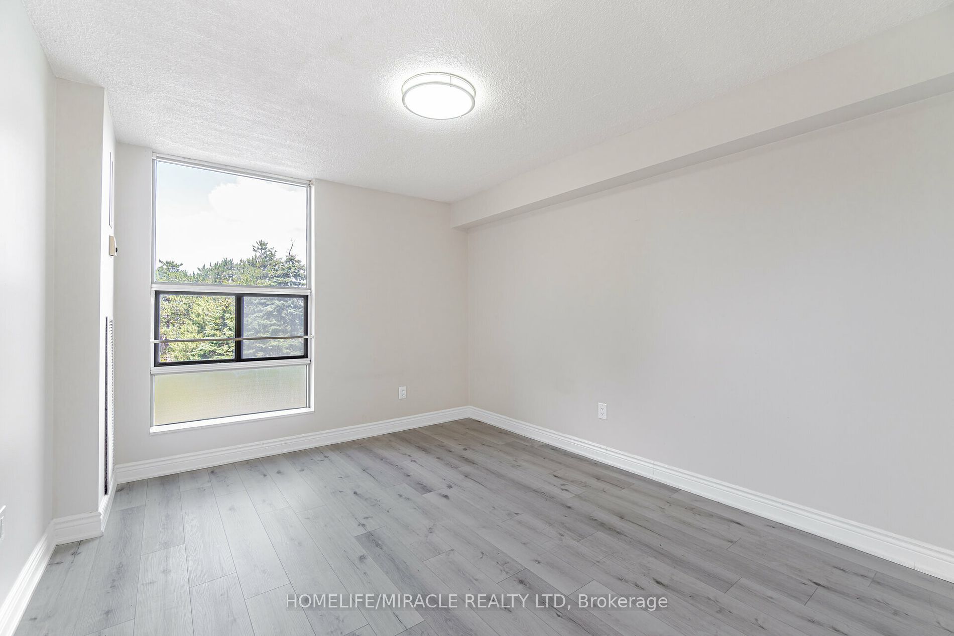 25 Kensington Rd, #410