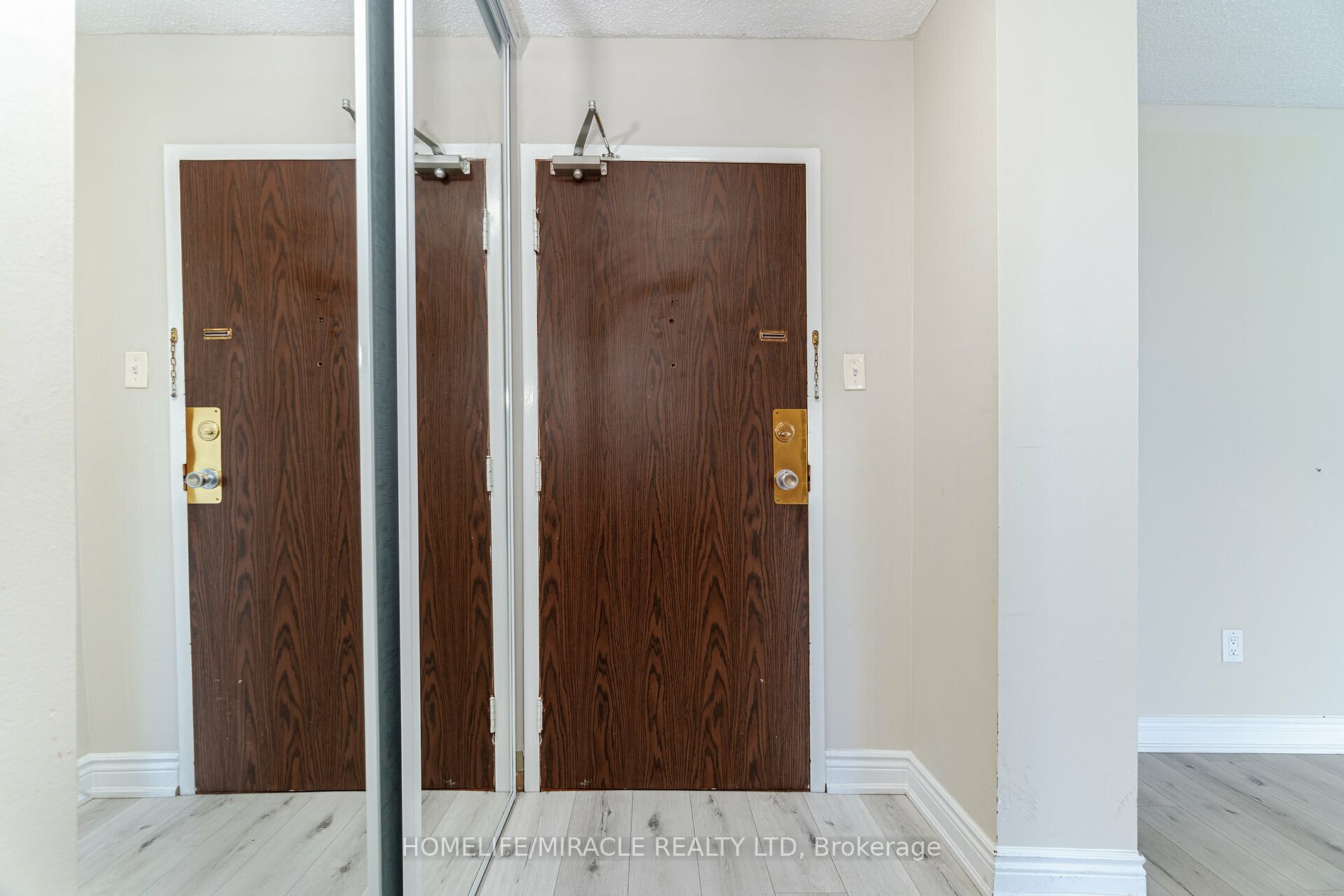 25 Kensington Rd, #410