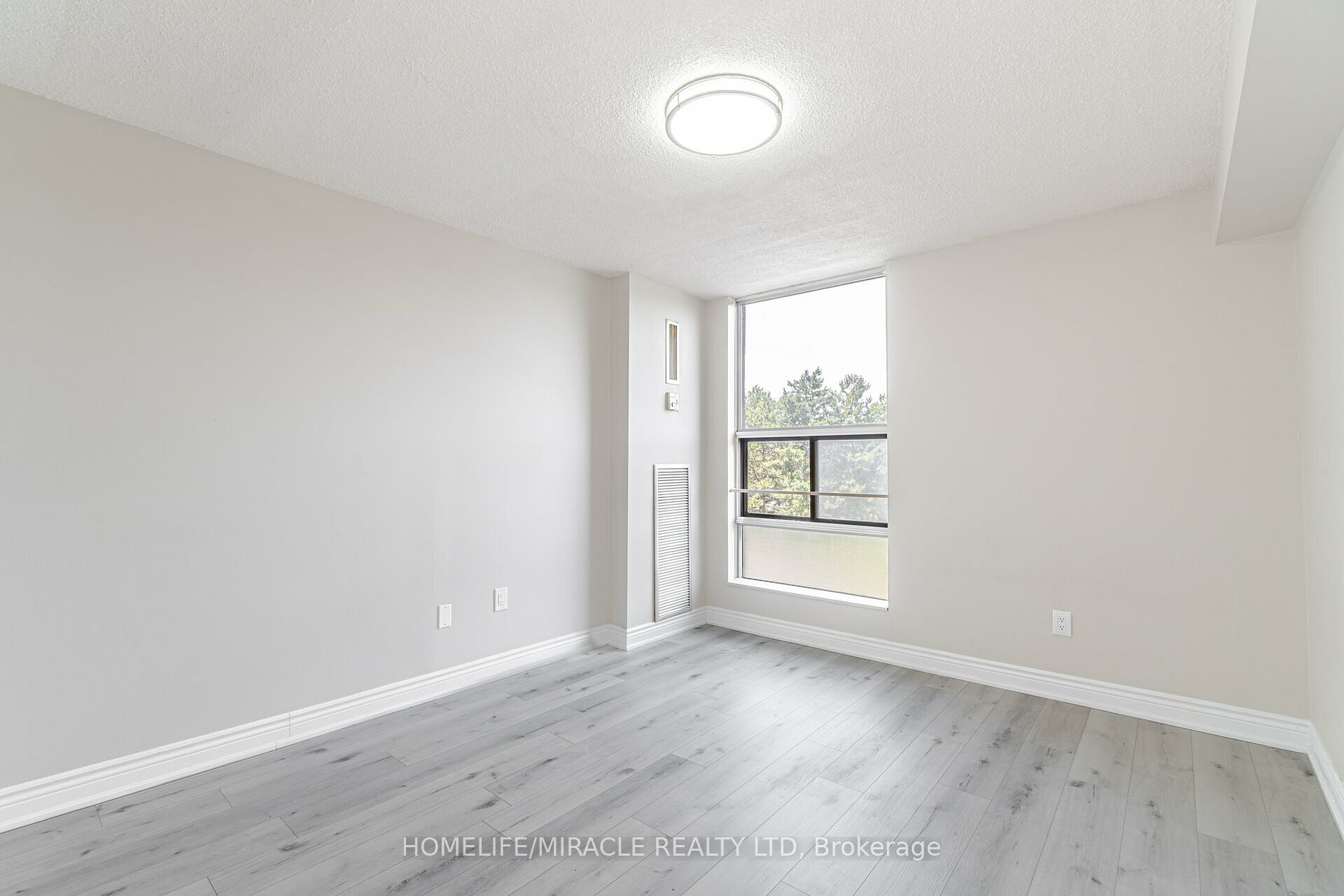 25 Kensington Rd, #410