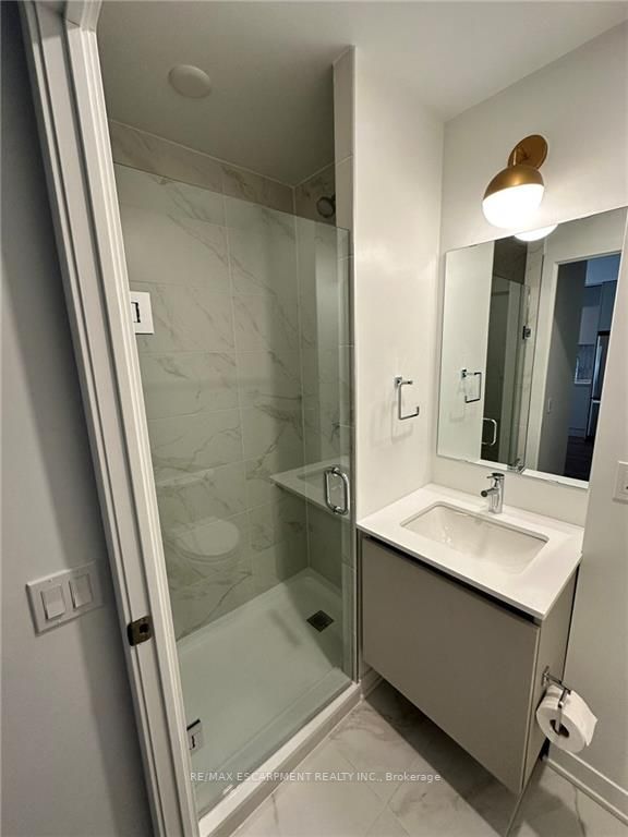 405 Dundas St W, #316