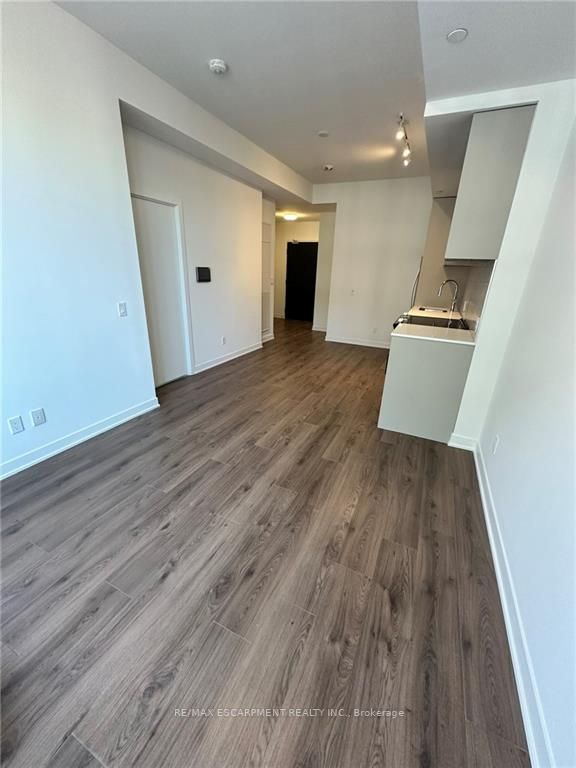 405 Dundas St W, #316