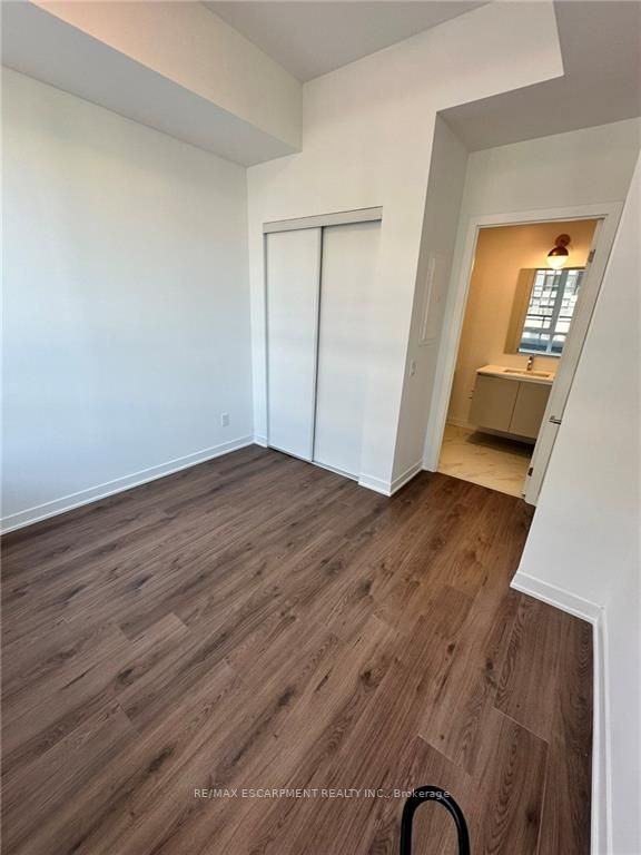 405 Dundas St W, #316