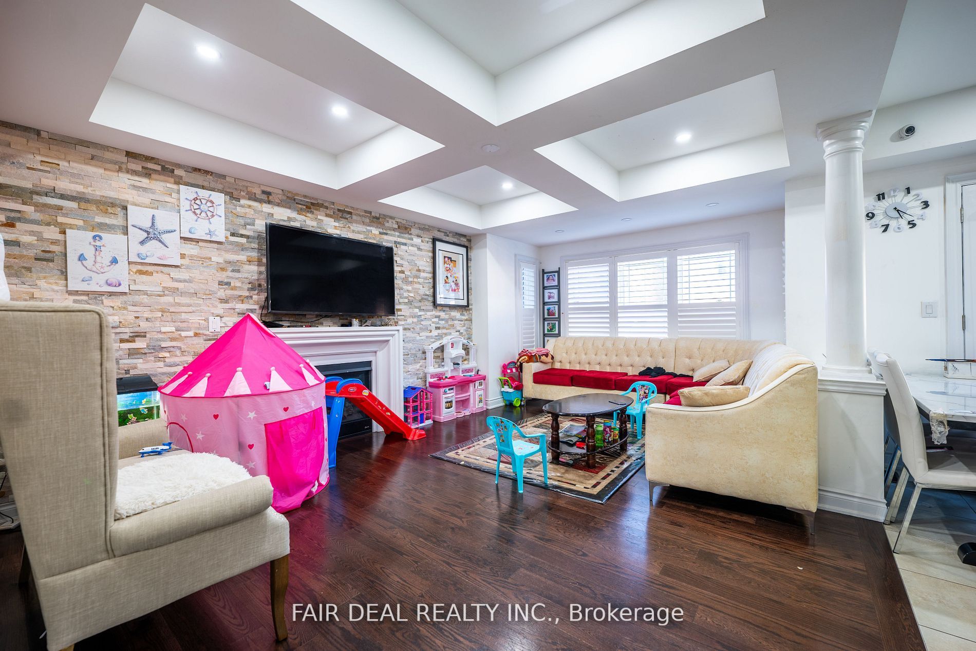 8 Arda Cres
