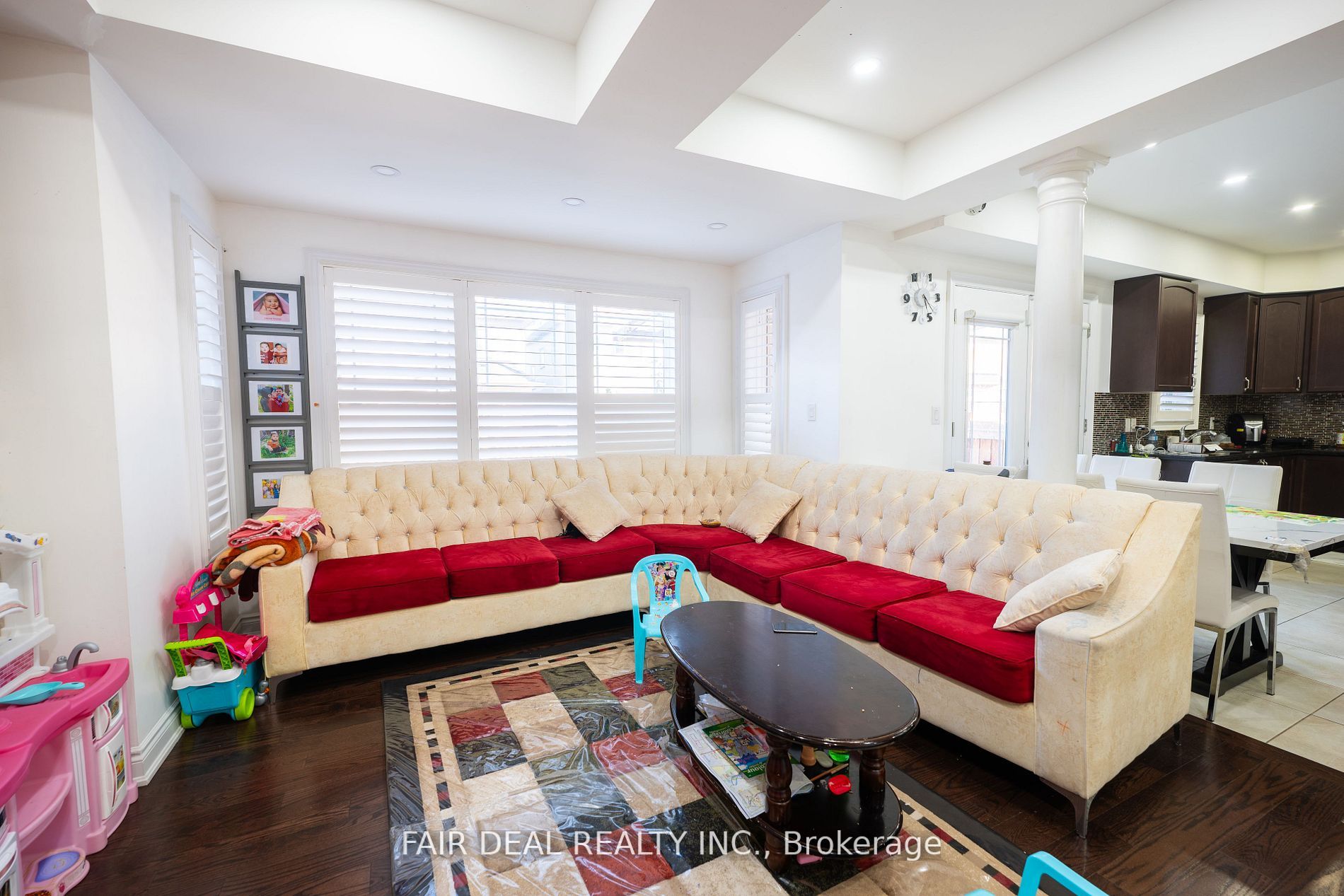 8 Arda Cres