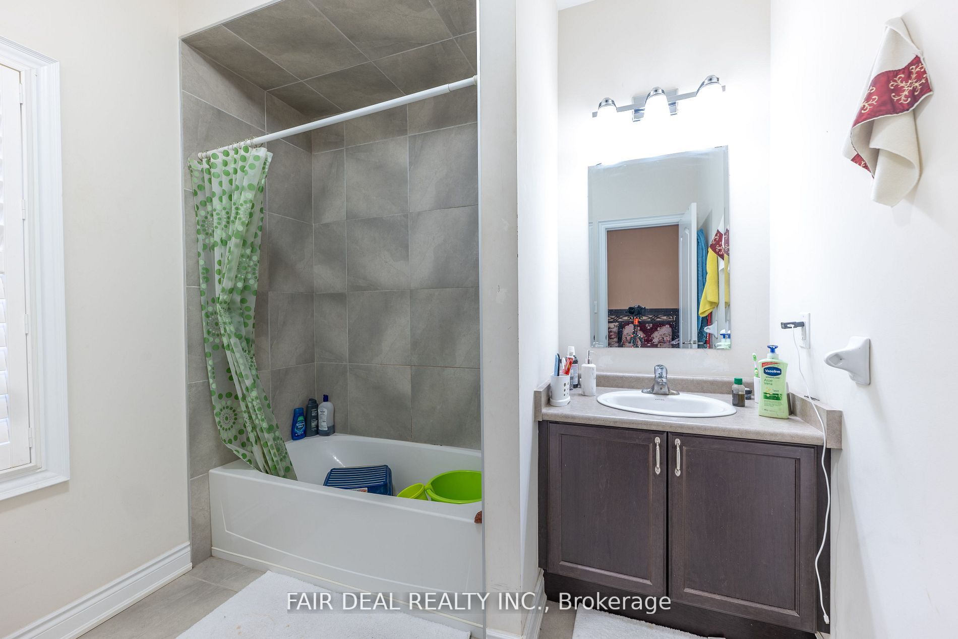 8 Arda Cres