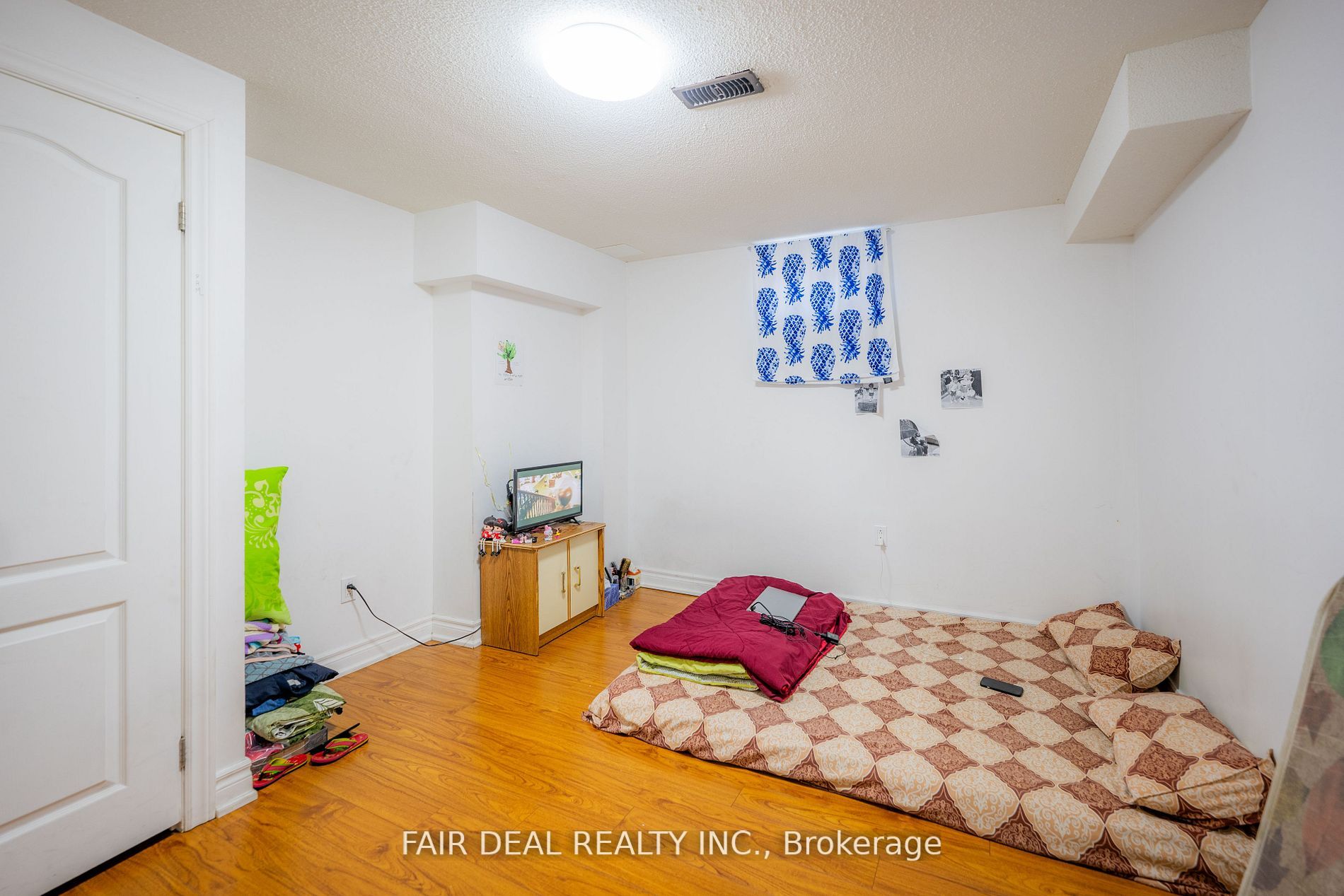 8 Arda Cres