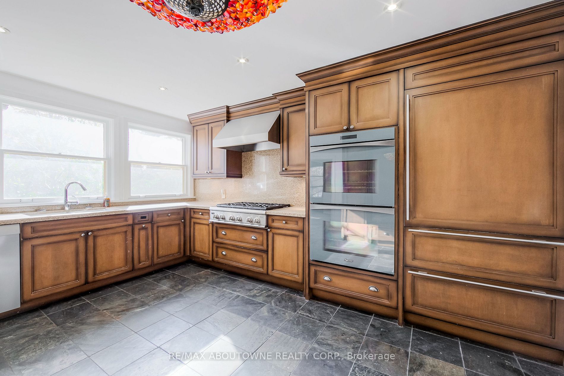 402 Macdonald Road