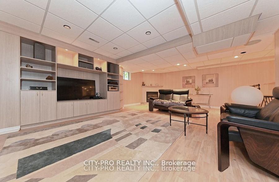 5121 Parkplace Circ