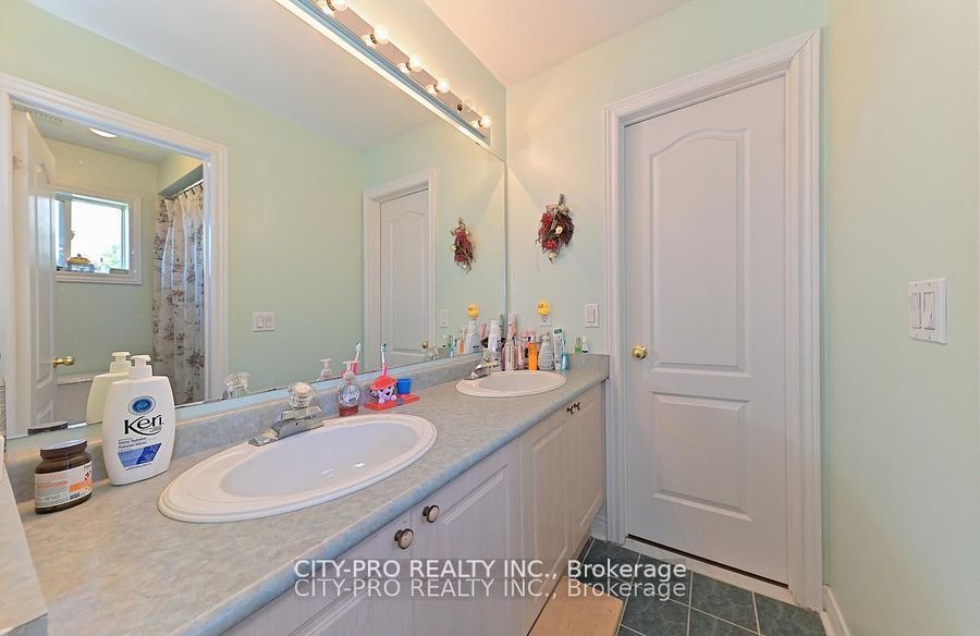 5121 Parkplace Circ