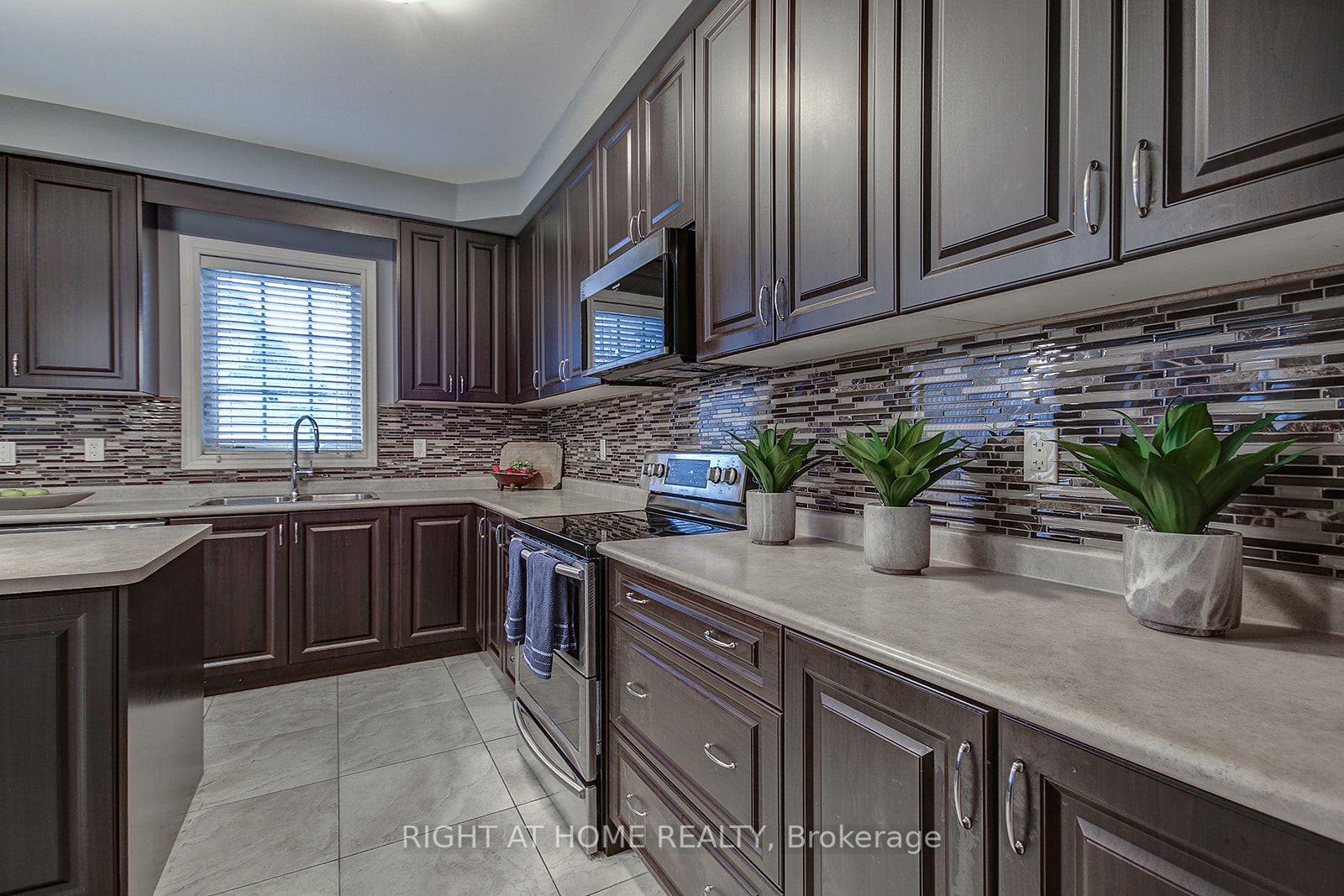 40 Squire Ellis Dr