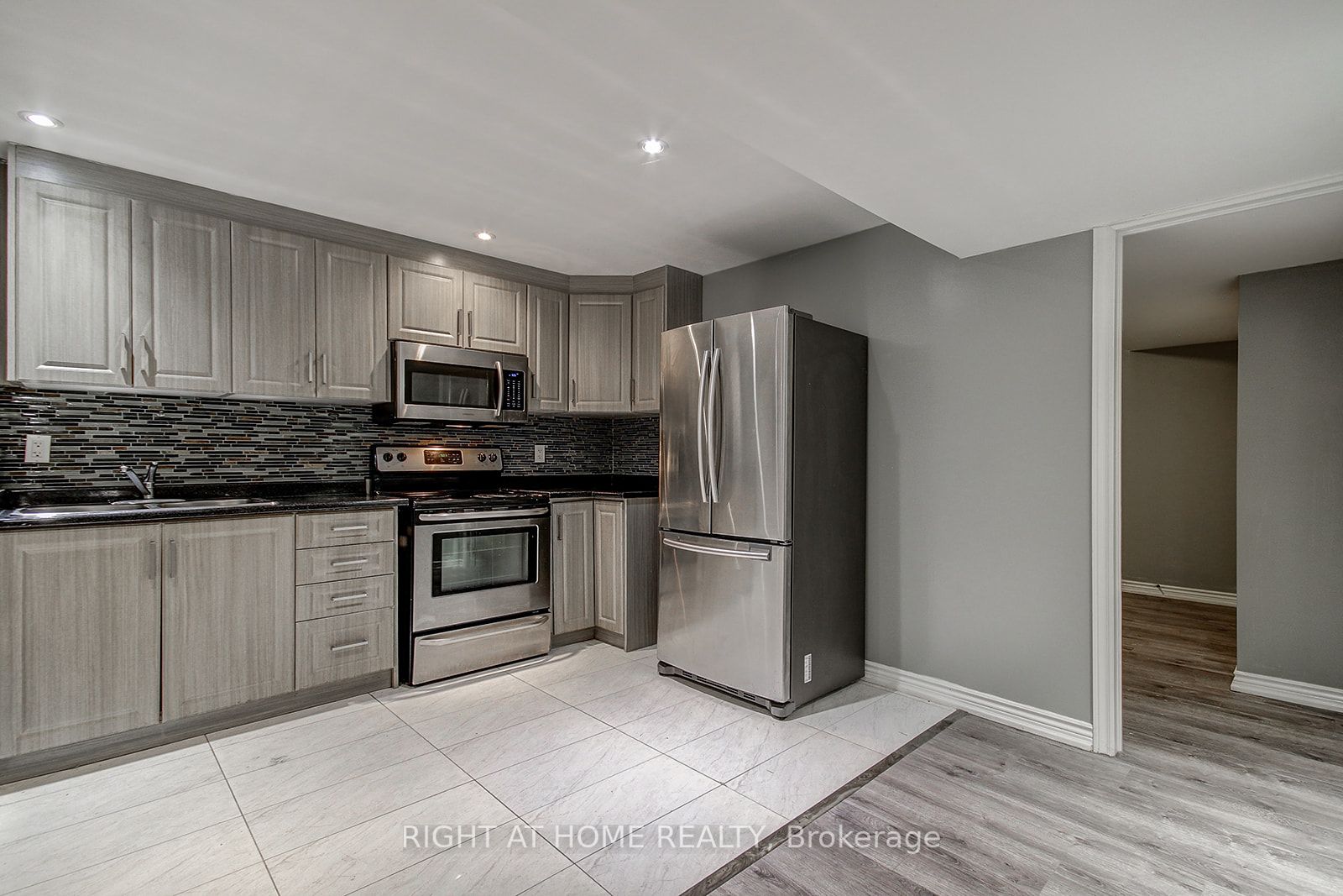 40 Squire Ellis Dr