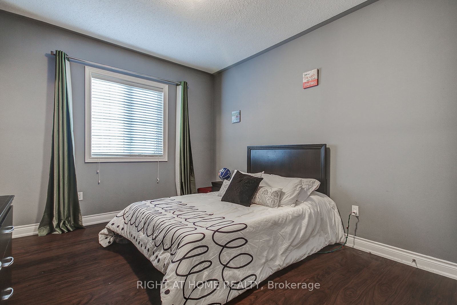 40 Squire Ellis Dr