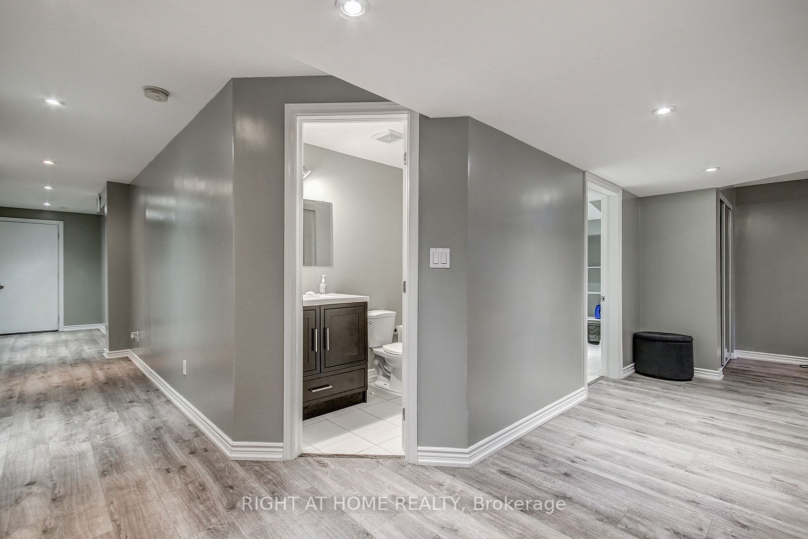 40 Squire Ellis Dr
