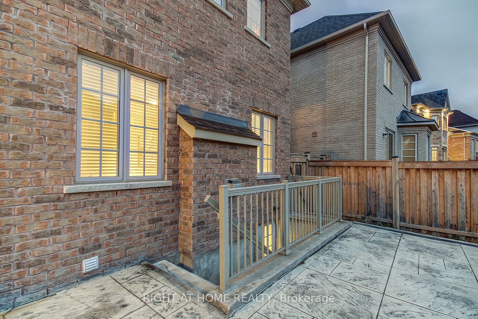 40 Squire Ellis Dr