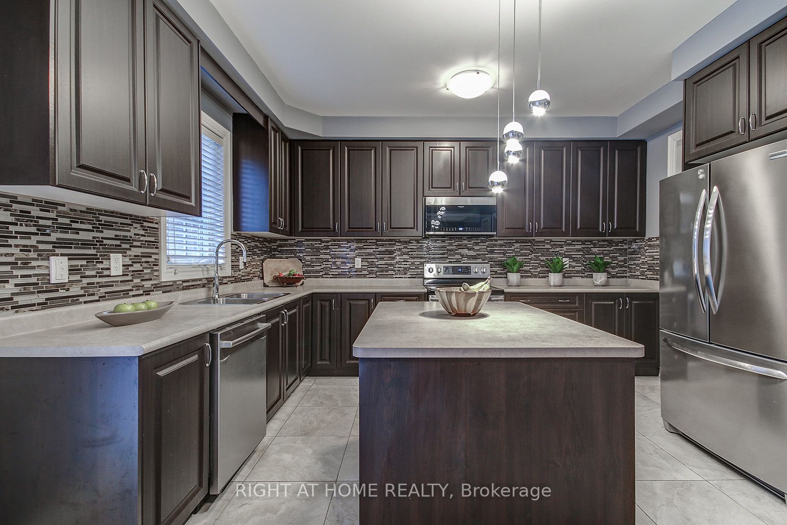 40 Squire Ellis Dr