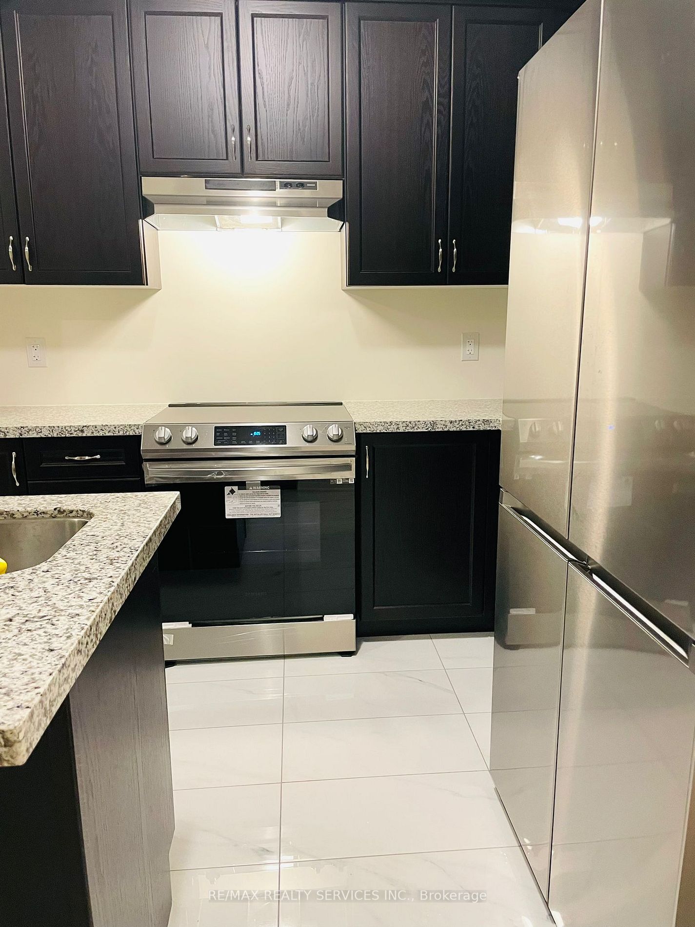 14 Gosset Rd E
