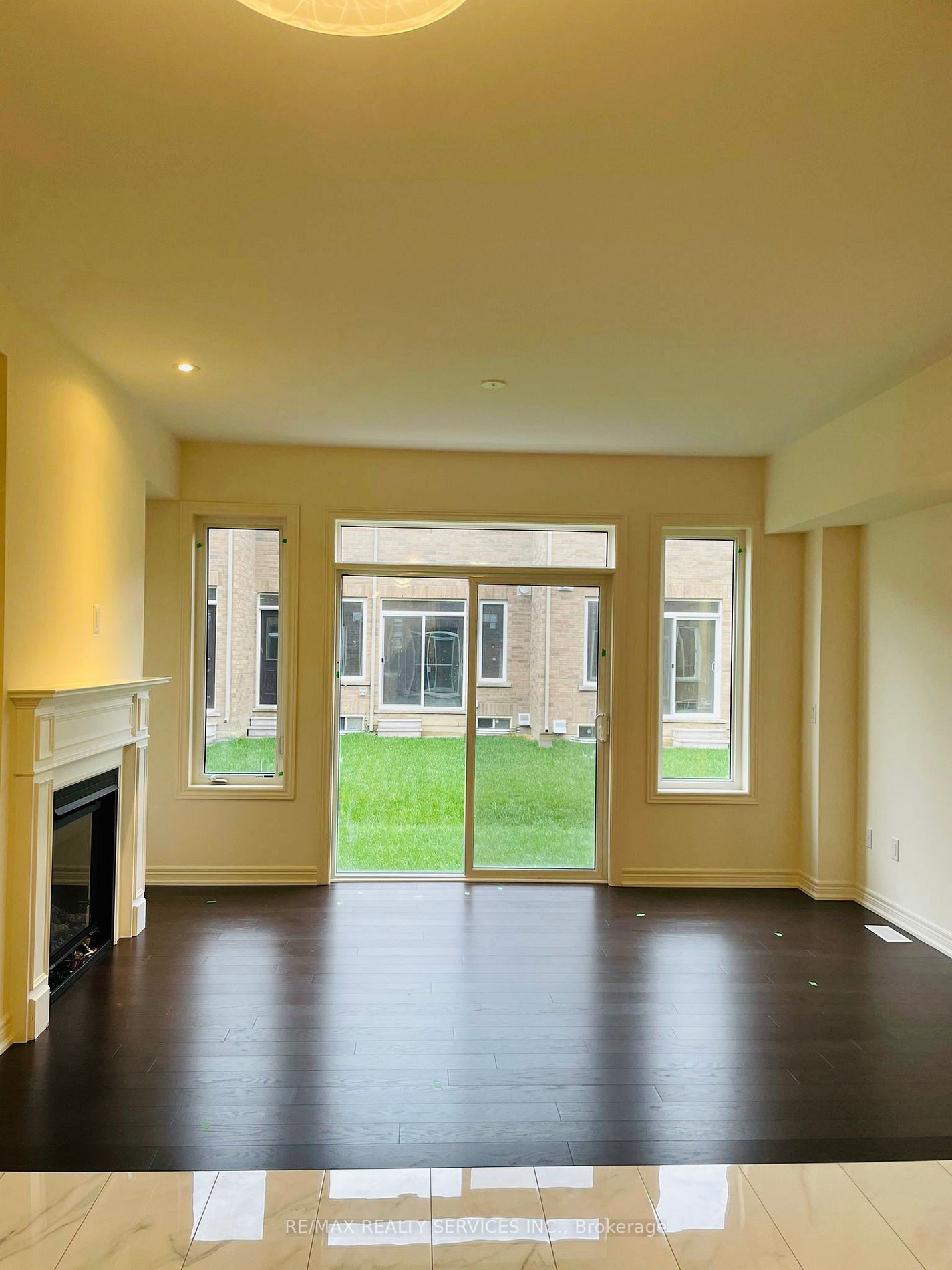 14 Gosset Rd E
