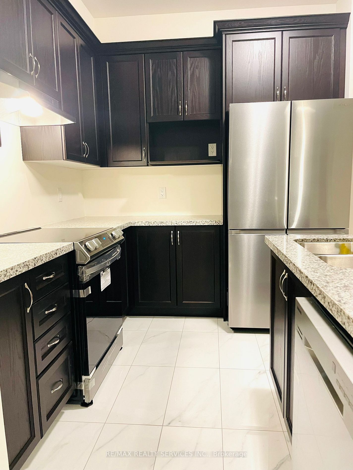 14 Gosset Rd E